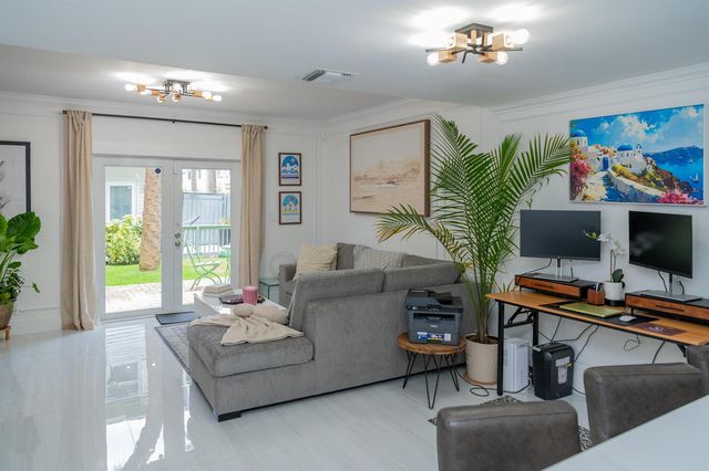 1877 NE 15th Avenue 1877, Fort Lauderdale, FL 33305
