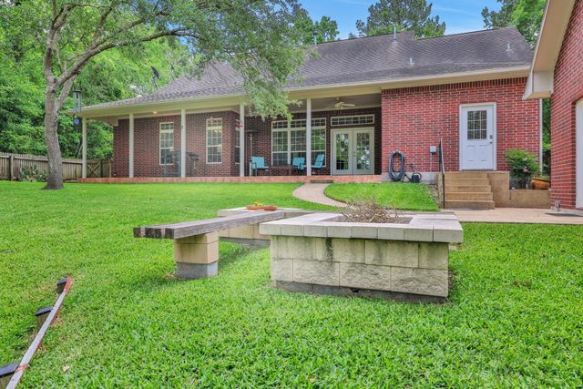 69 Lake Oaks Circle, Coldspring, TX 77331