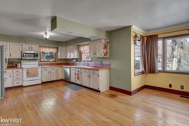 5727 Stanley Road, Columbiaville, MI 48421