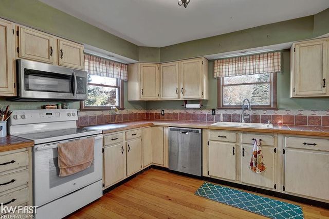 5727 Stanley Road, Columbiaville, MI 48421