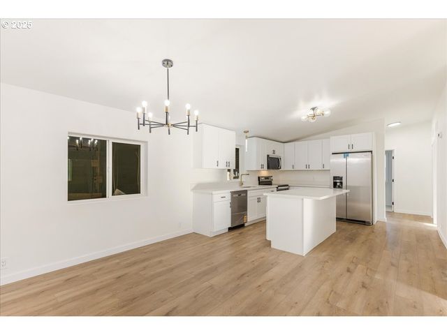 12323 Se HOLGATE Blvd 6, Portland, OR 97236