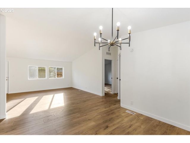 12323 Se HOLGATE Blvd 6, Portland, OR 97236