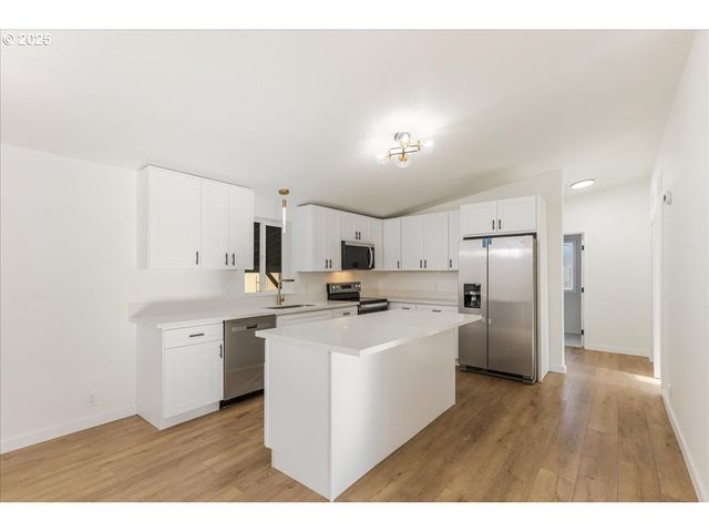 12323 Se HOLGATE Blvd 6, Portland, OR 97236