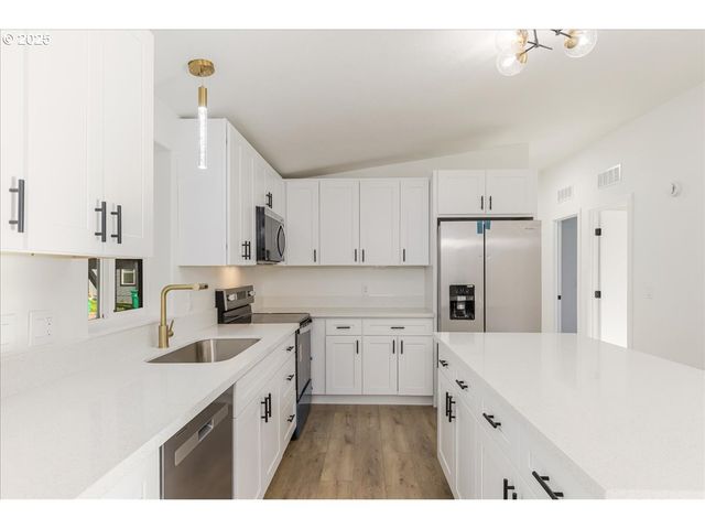 12323 Se HOLGATE Blvd 6, Portland, OR 97236