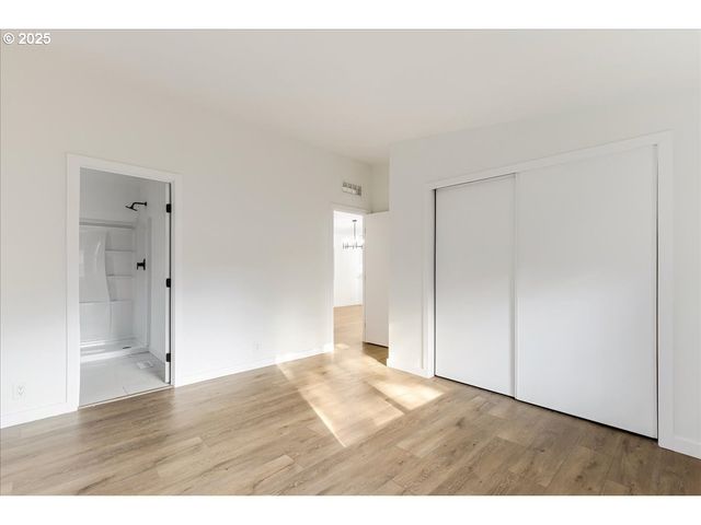 12323 Se HOLGATE Blvd 6, Portland, OR 97236