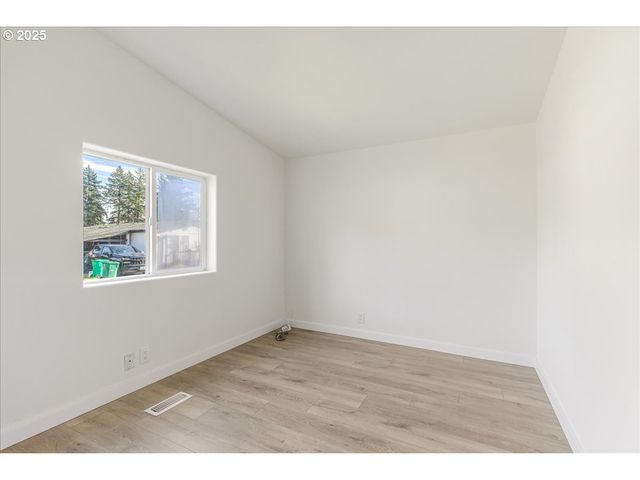 12323 Se HOLGATE Blvd 6, Portland, OR 97236