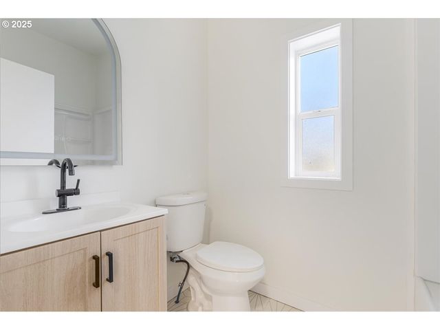 12323 Se HOLGATE Blvd 6, Portland, OR 97236