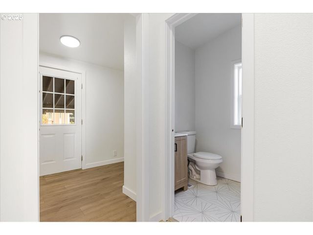 12323 Se HOLGATE Blvd 6, Portland, OR 97236