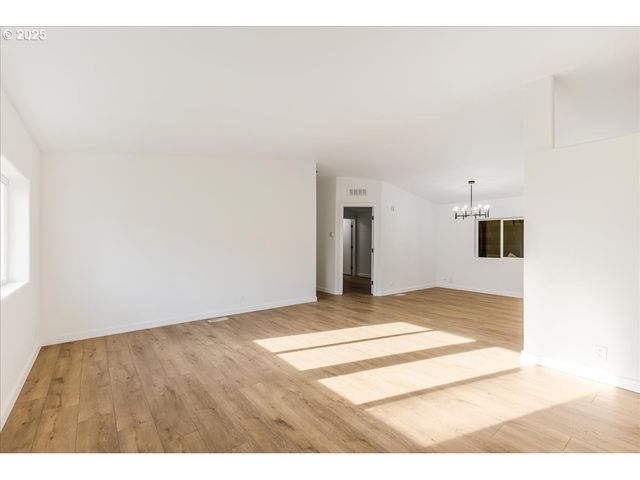 12323 Se HOLGATE Blvd 6, Portland, OR 97236