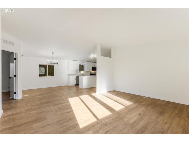 12323 Se HOLGATE Blvd 6, Portland, OR 97236