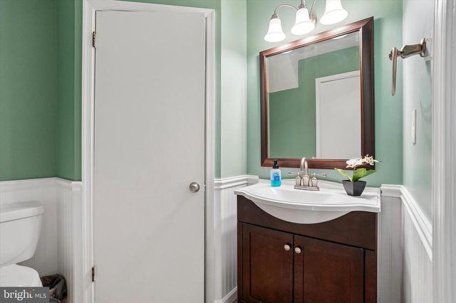 2202 ASH GROVE RD, Ambler, PA 19002