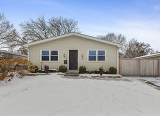 46 N Ridgemoor Avenue, Mundelein, IL 60060