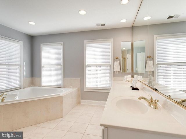 25 ALEXANDER ST, Alexandria, VA 22314