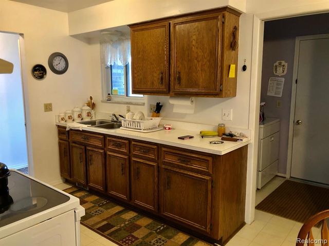 8681 Tucson Court, Warren, MI 48093