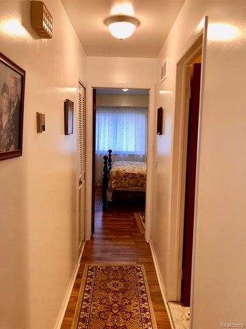 8681 Tucson Court, Warren, MI 48093