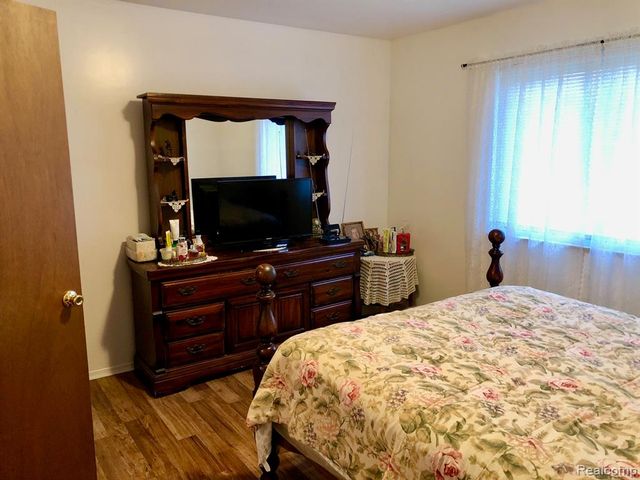 8681 Tucson Court, Warren, MI 48093