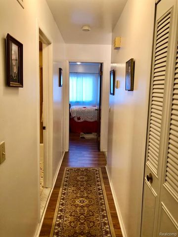 8681 Tucson Court, Warren, MI 48093