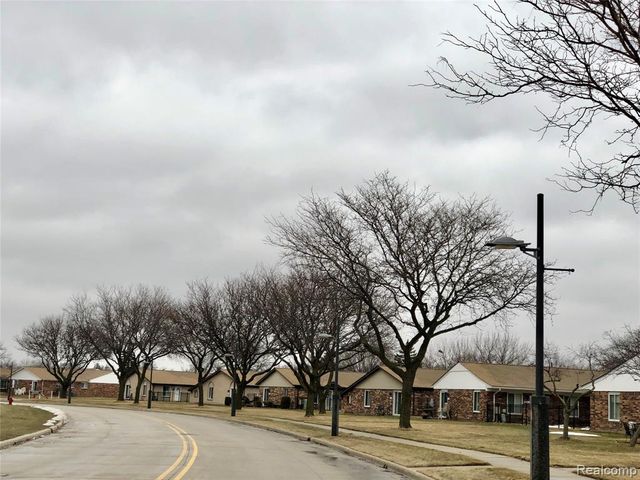 8681 Tucson Court, Warren, MI 48093