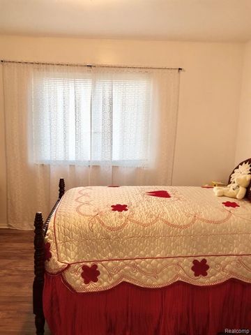 8681 Tucson Court, Warren, MI 48093