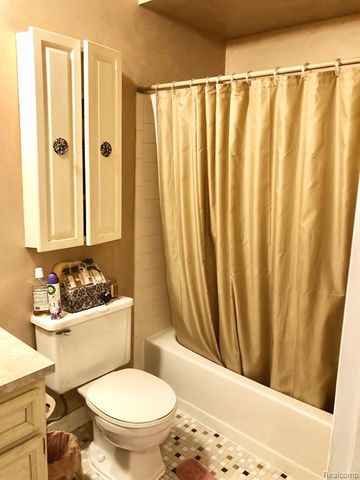 8681 Tucson Court, Warren, MI 48093