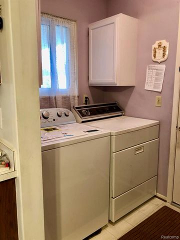 8681 Tucson Court, Warren, MI 48093