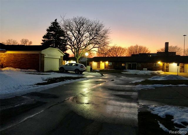 8681 Tucson Court, Warren, MI 48093