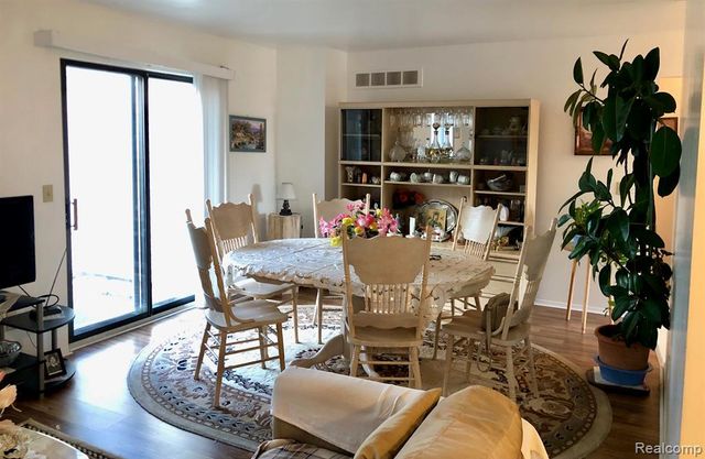 8681 Tucson Court, Warren, MI 48093