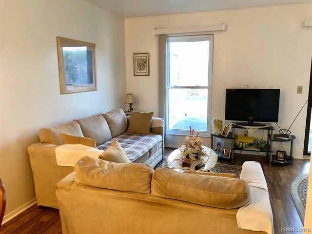 8681 Tucson Court, Warren, MI 48093