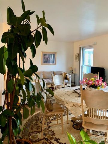 8681 Tucson Court, Warren, MI 48093