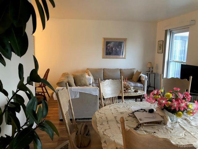 8681 Tucson Court, Warren, MI 48093