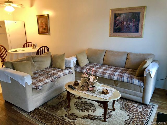 8681 Tucson Court, Warren, MI 48093