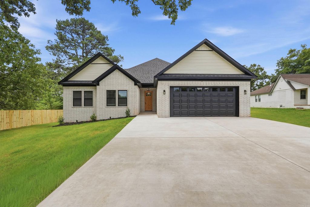 1304 E Maryland Avenue, Sherwood, AR 72120