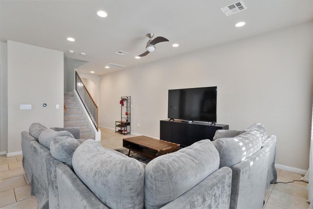 417 Epiphany LN, Pflugerville, TX 78660