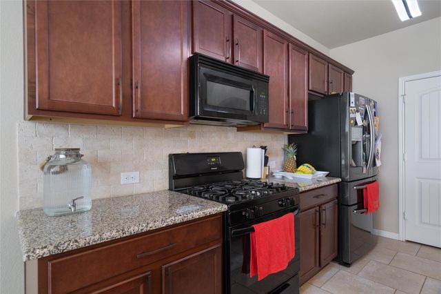 417 Epiphany LN, Pflugerville, TX 78660