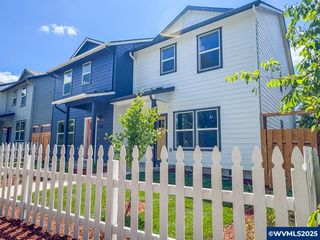 1174 7th St NW, Salem, OR 97304