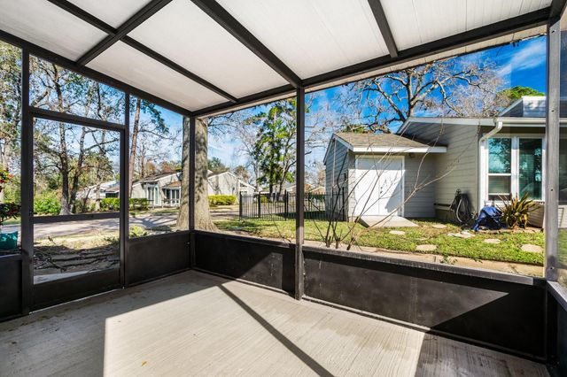 64 April Village, Montgomery, TX 77356