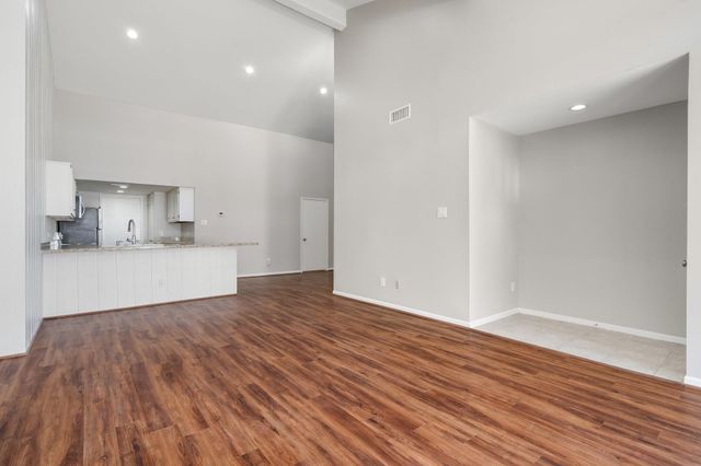 64 April Village, Montgomery, TX 77356