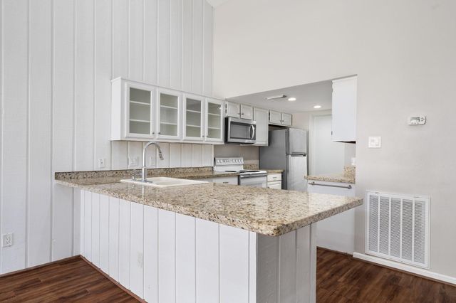 64 April Village, Montgomery, TX 77356