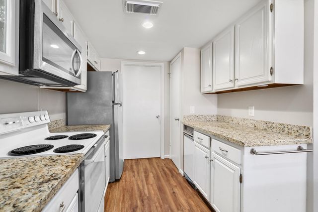 64 April Village, Montgomery, TX 77356