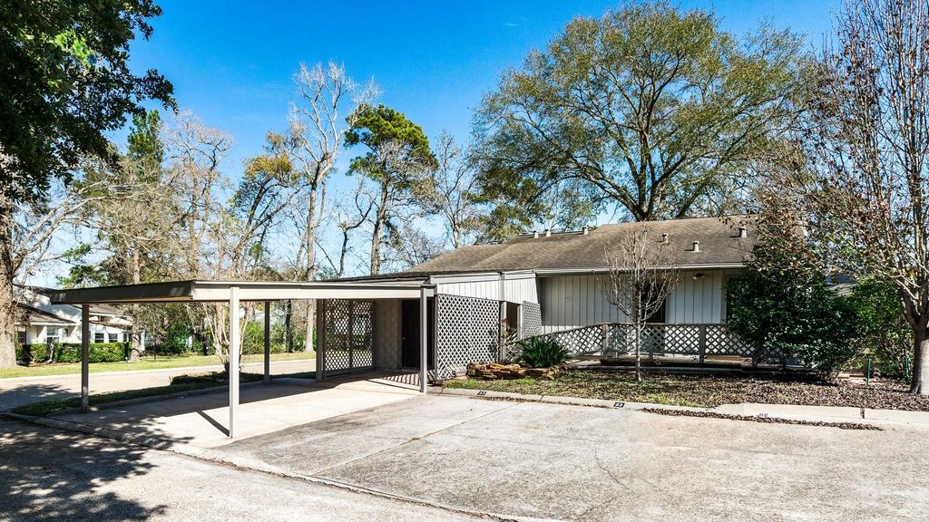 64 April Village, Montgomery, TX 77356