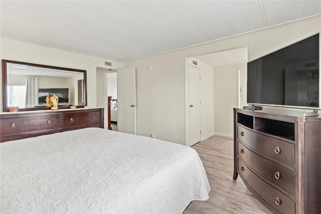 5619 BAYSHORE ROAD 240, Palmetto, FL 34221