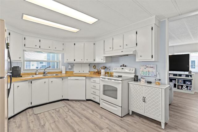 5619 BAYSHORE ROAD 240, Palmetto, FL 34221