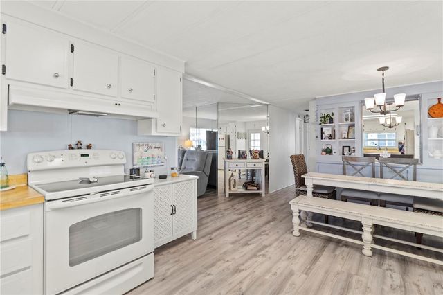 5619 BAYSHORE ROAD 240, Palmetto, FL 34221