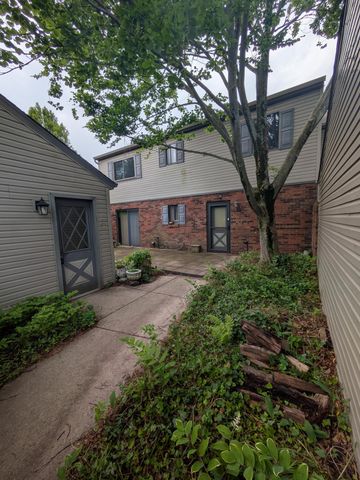 2013 Laura Lane, Chesterton, IN 46304