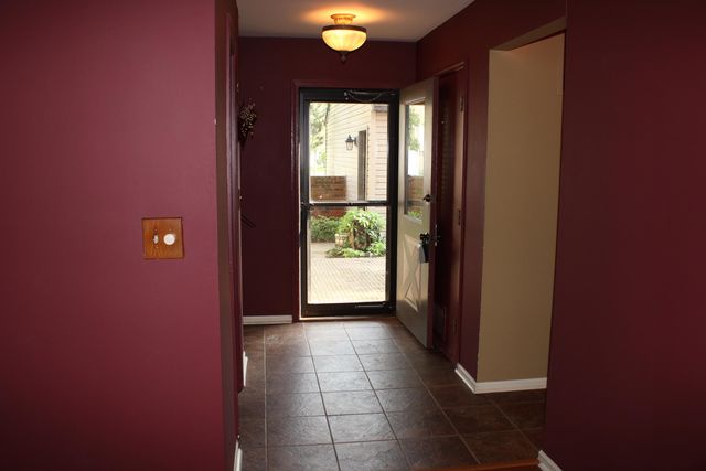 2013 Laura Lane, Chesterton, IN 46304