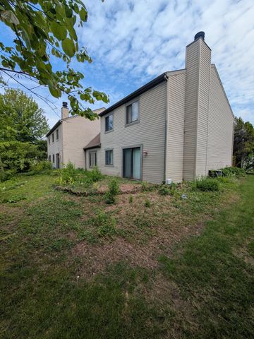 2013 Laura Lane, Chesterton, IN 46304