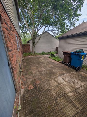 2013 Laura Lane, Chesterton, IN 46304