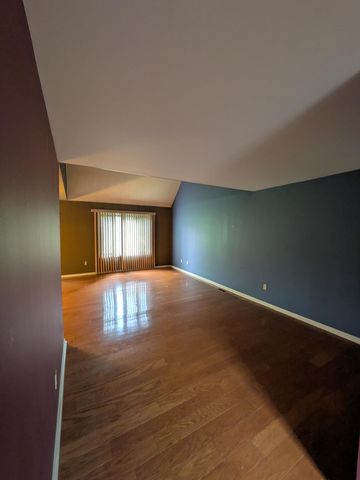 2013 Laura Lane, Chesterton, IN 46304
