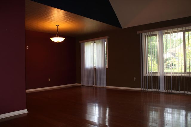 2013 Laura Lane, Chesterton, IN 46304