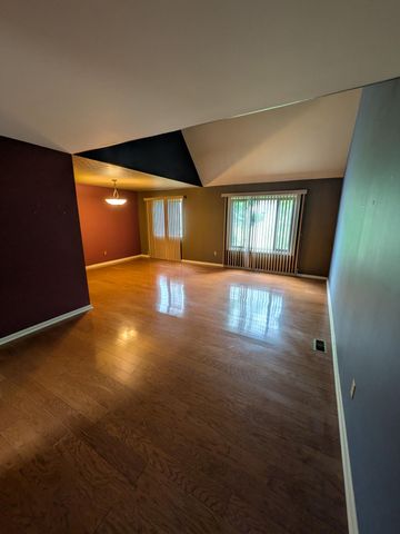 2013 Laura Lane, Chesterton, IN 46304